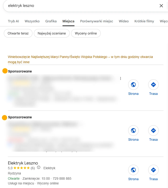 Wyniki Google z widocznym zapytaniem „elektryk leszno” w polu wyszukiwania, zakładka Miejsca: dwie pozycje sponsorowane z zasłoniętymi danymi, pod nimi wizytówka Elektryk Leszno z oceną 5,0 z sześciu opinii, adresem w Rydzynie i numerem telefonu